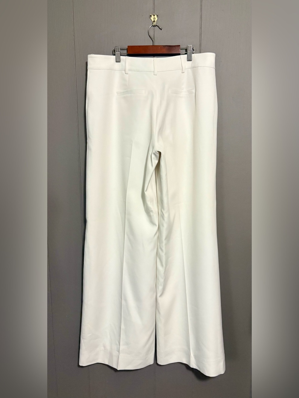RETROFÊTE Antonia White Wide-Leg Suit Pants - Picture 4 of 8